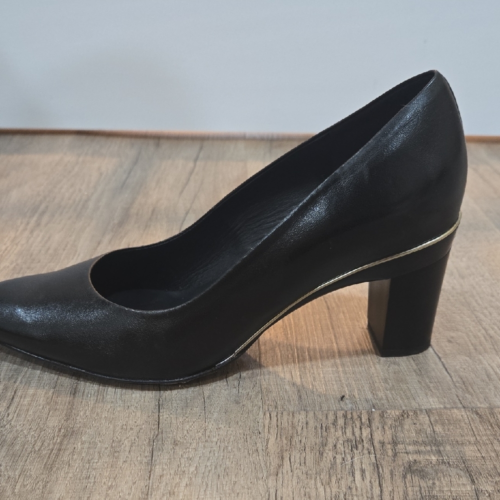 TANYA HEATH Chic Black Block Heel Pumps!!